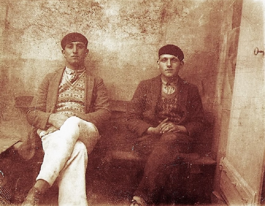 1930 (9)