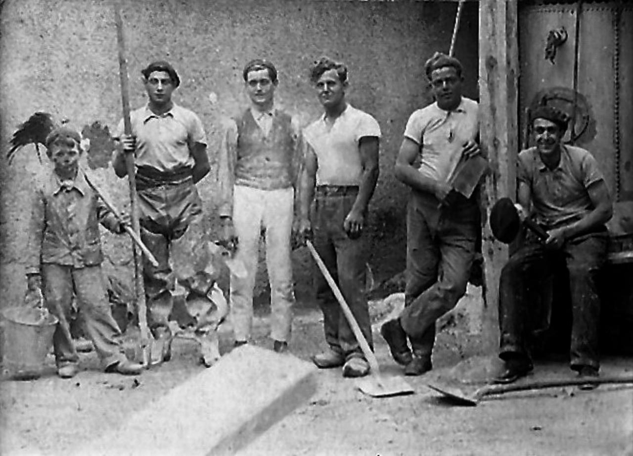 1934 (32)