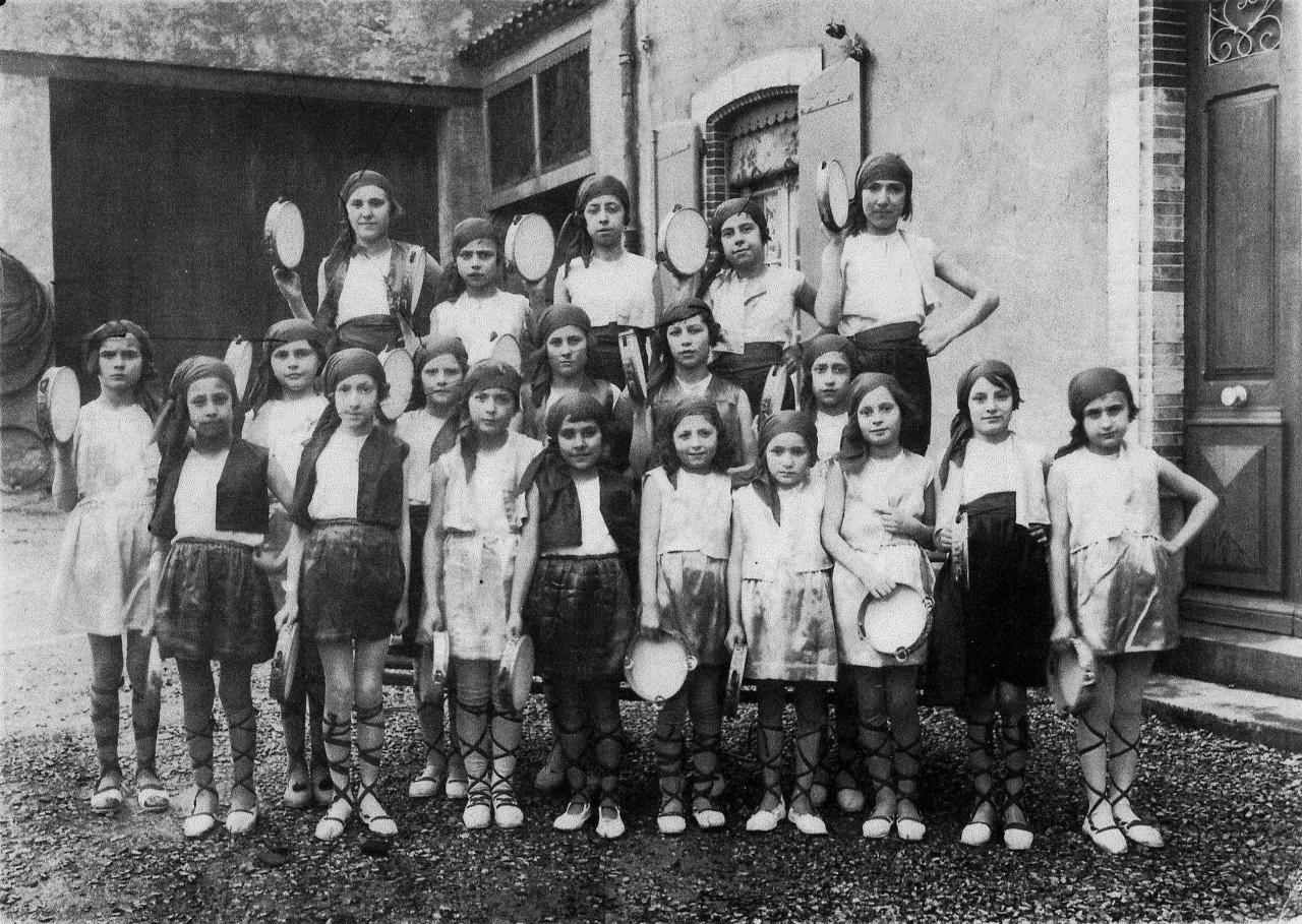 1937 (9)