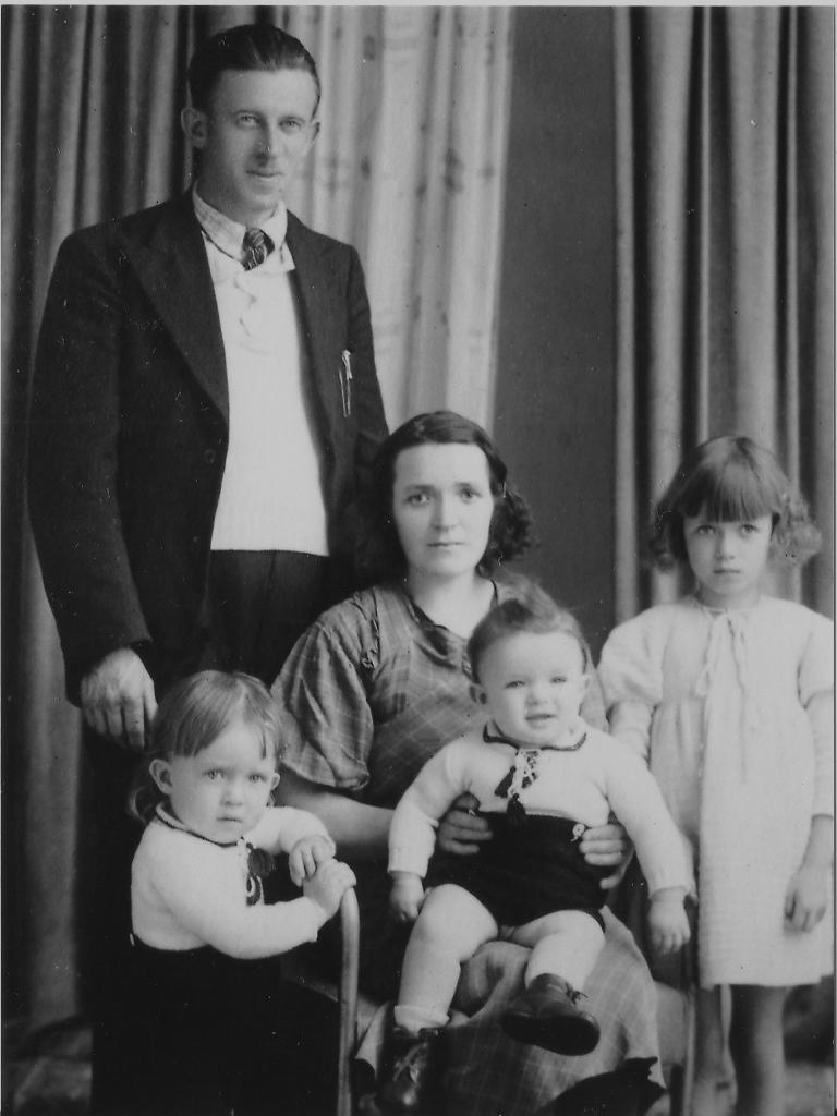 1943 (3)