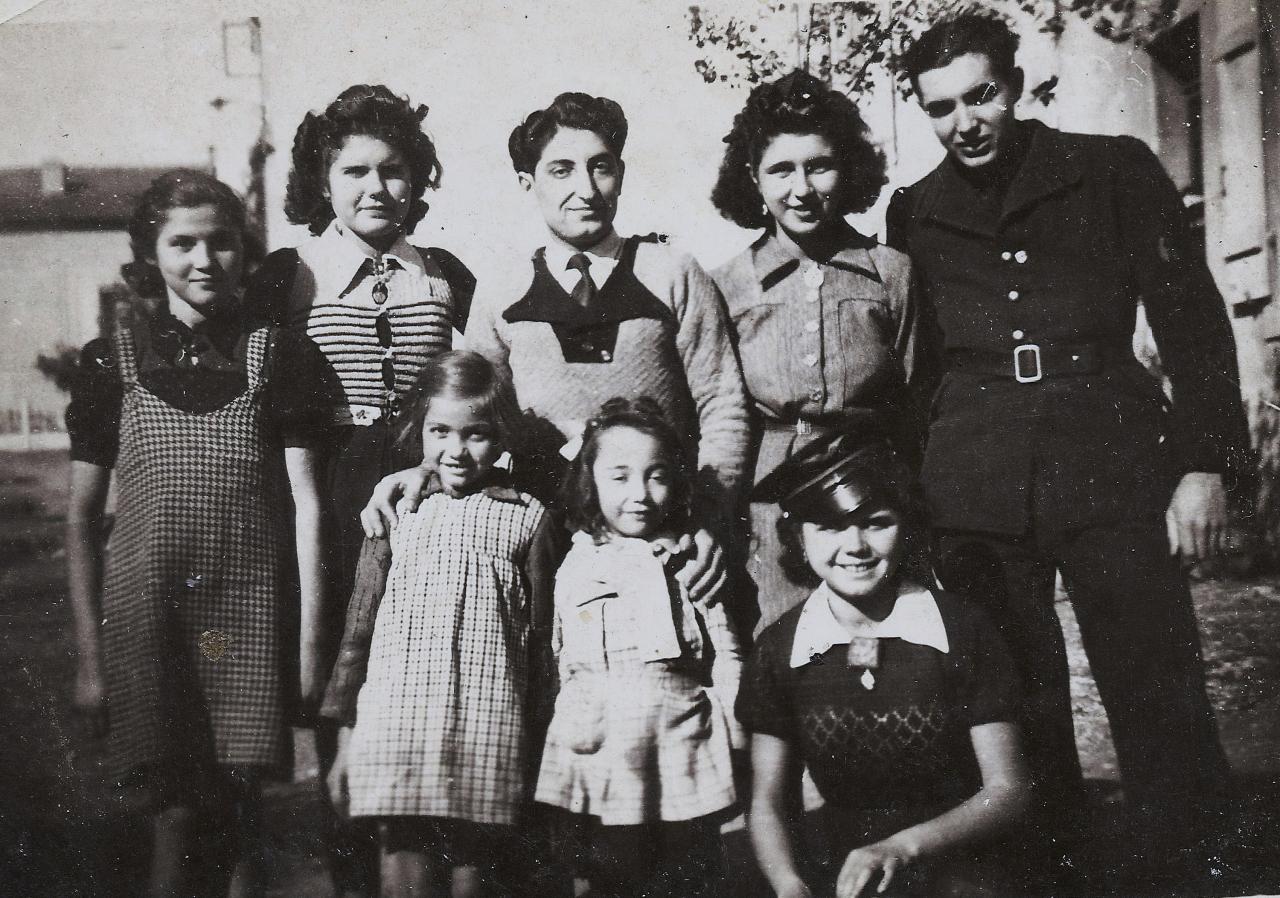 1944