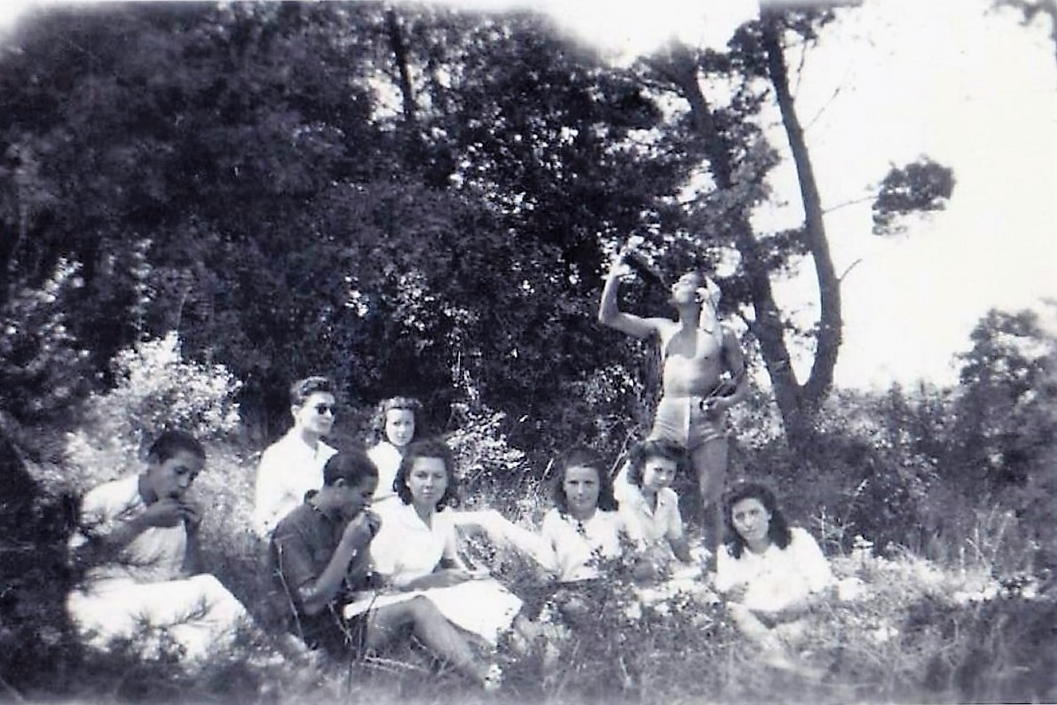1944 (15)