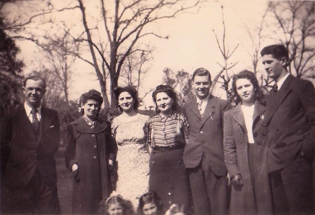 1944 (19)