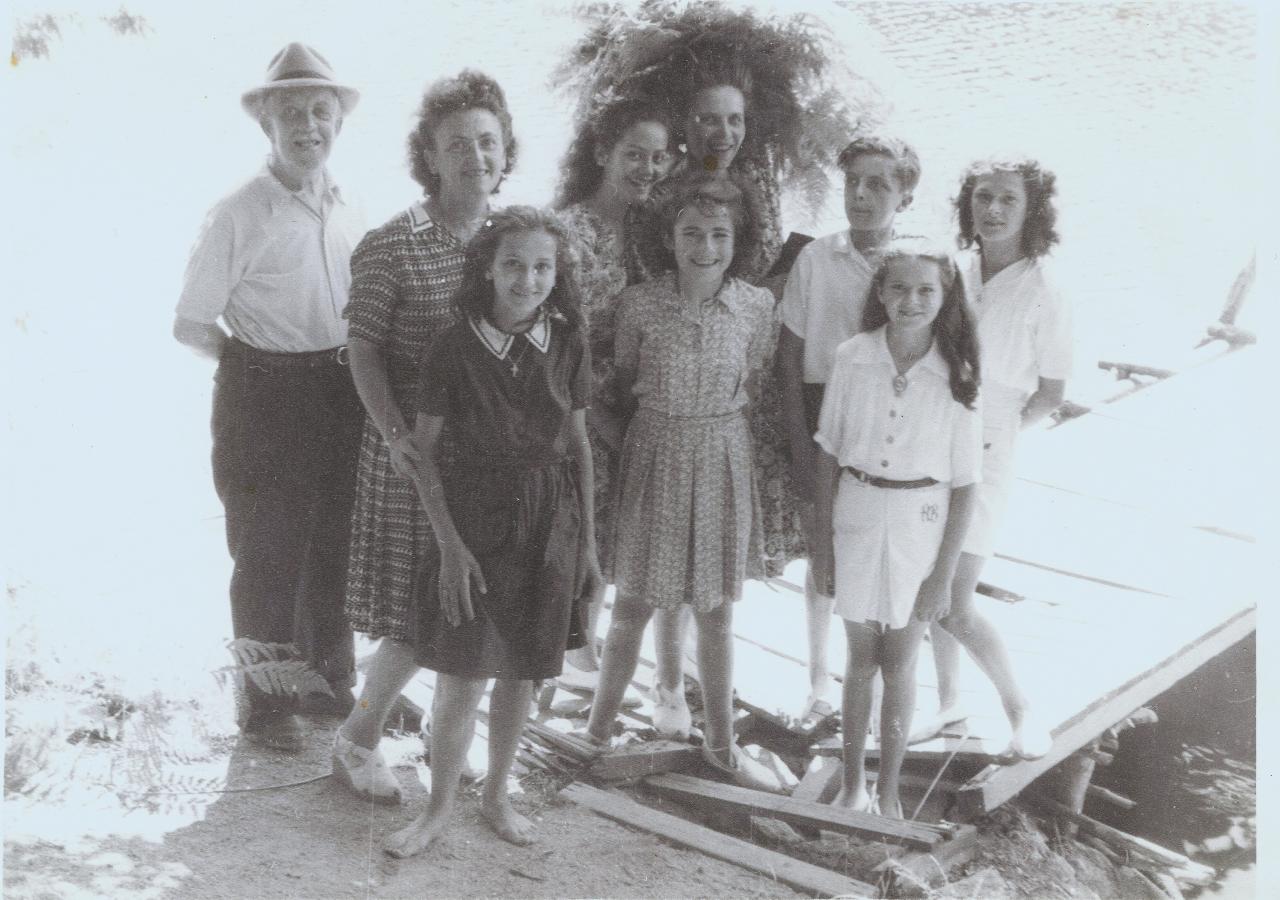 1944 (7)