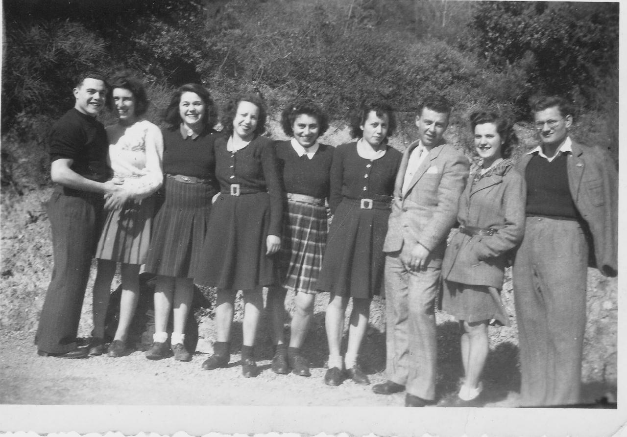 1945 (11)