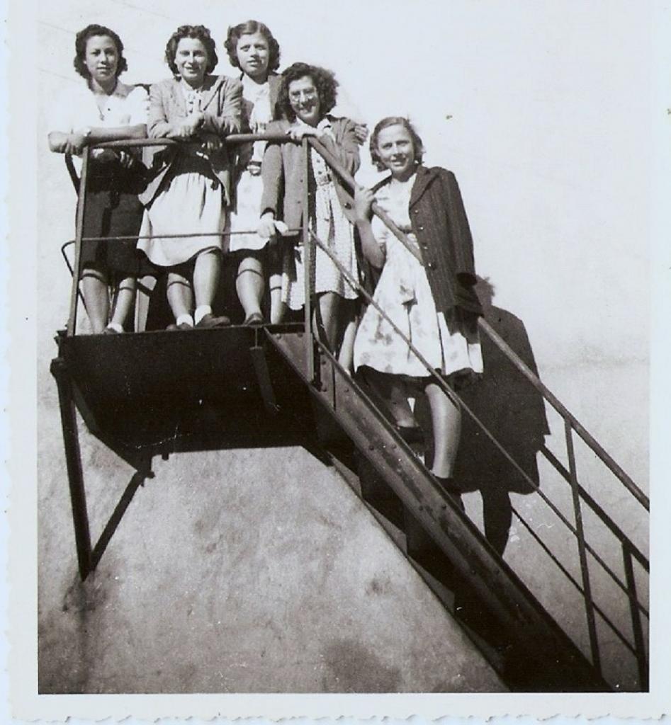 1945 (13)