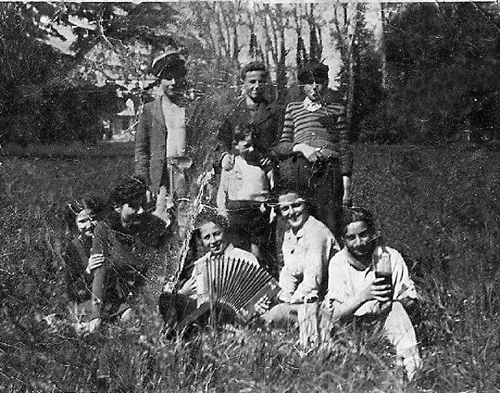 1945 (15)