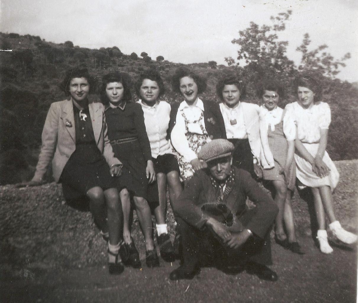 1945 (16)
