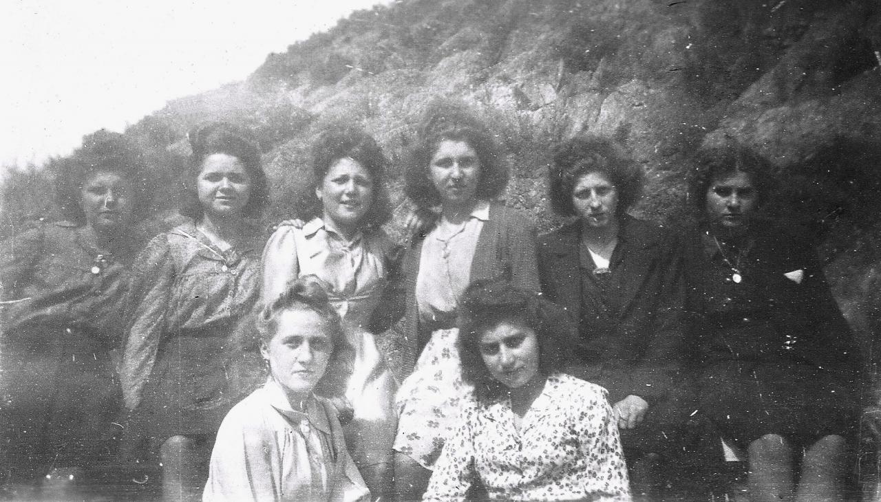 1945 (19)