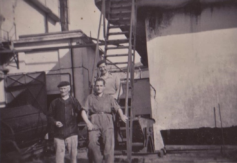 1945 (23)