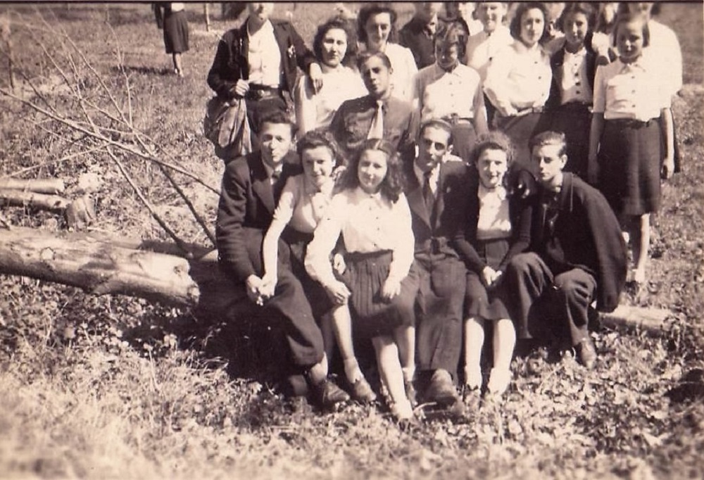 1945 (25)