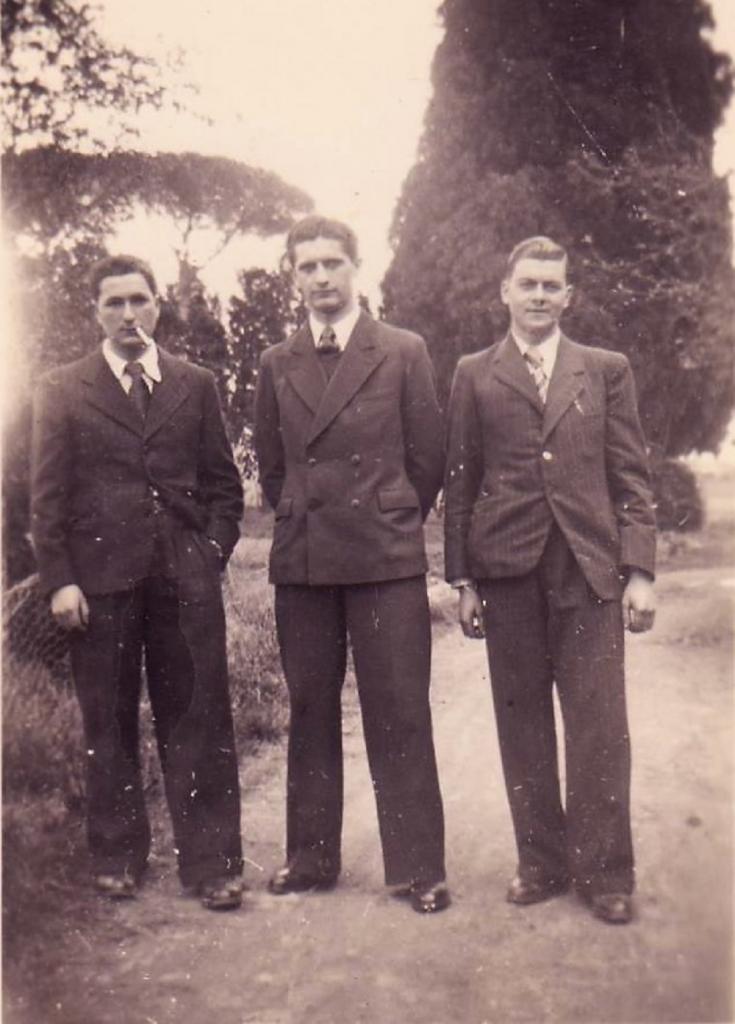 1945 (26)