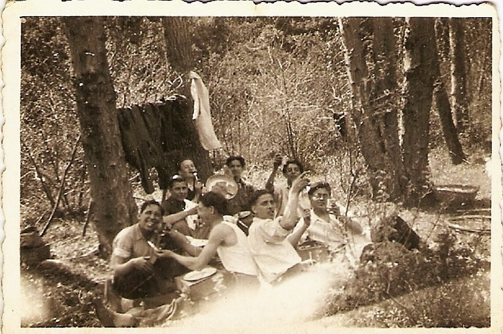 1945 (3)