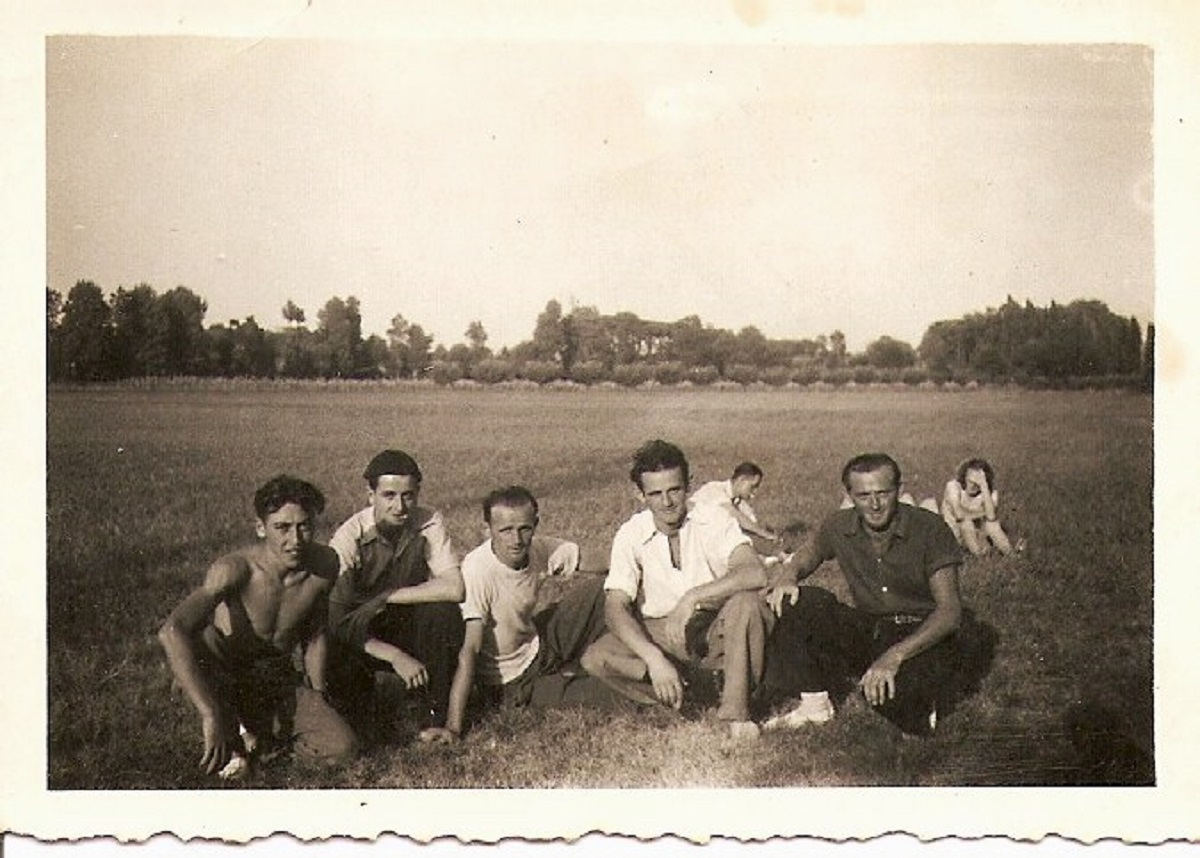 1945 (30)