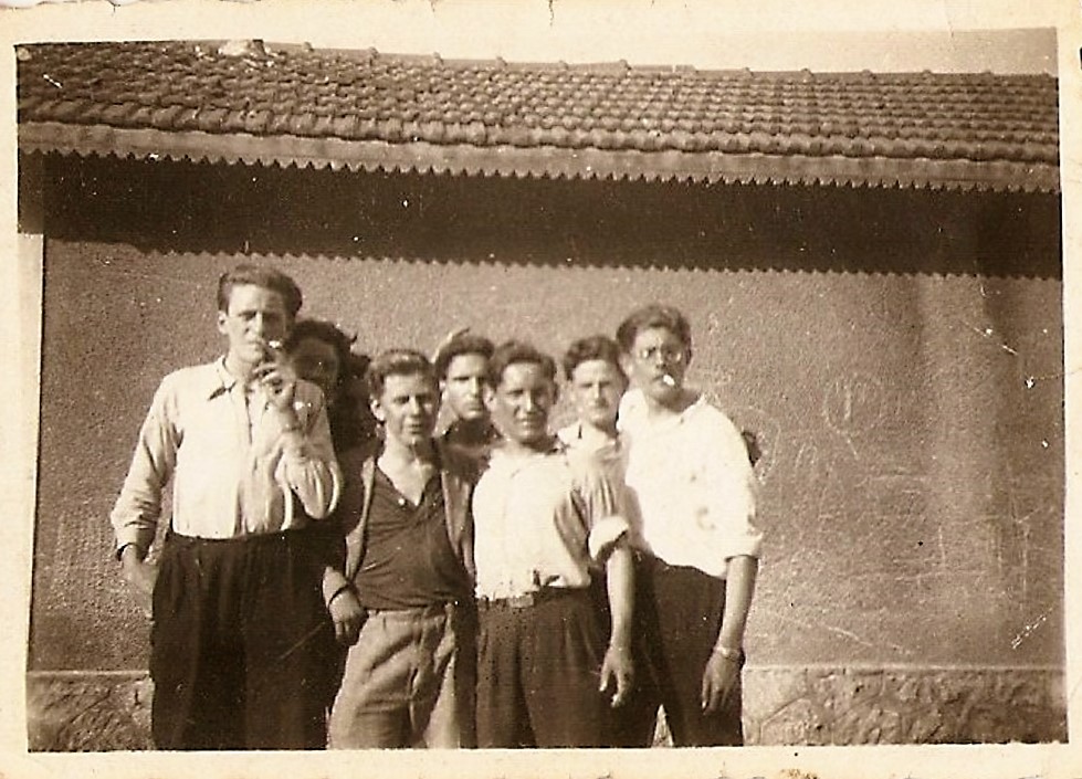 1945 (4)