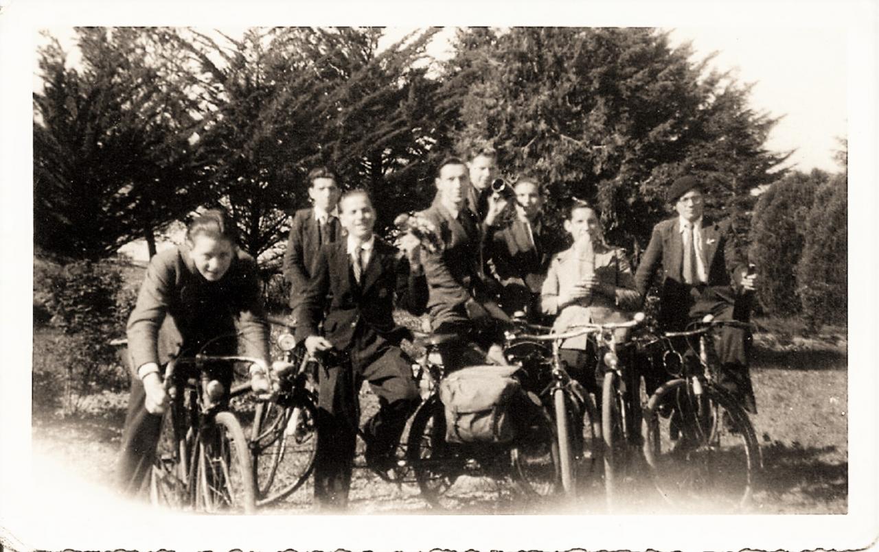 1945 (8)