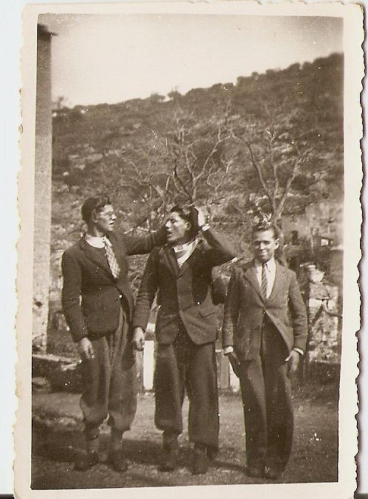 1946 (4)