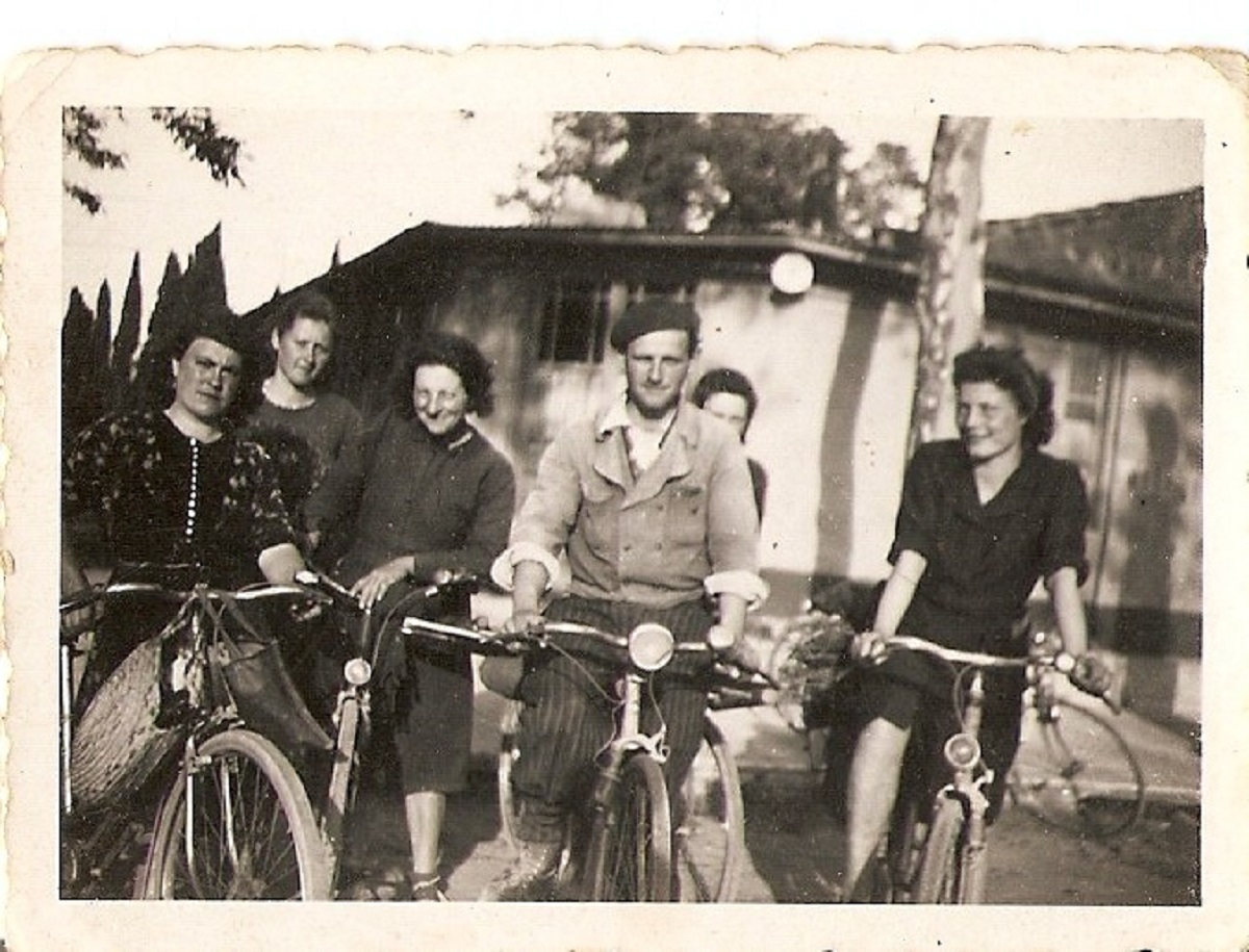 1949 (16)