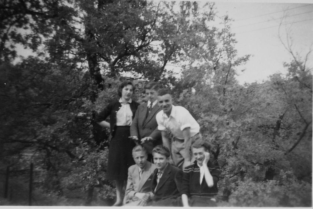 1952 (9)