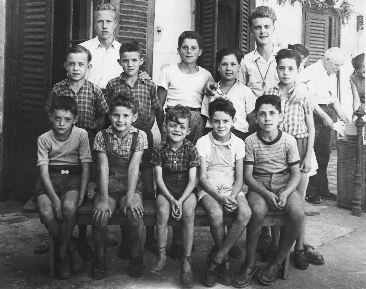 1953  (3)
