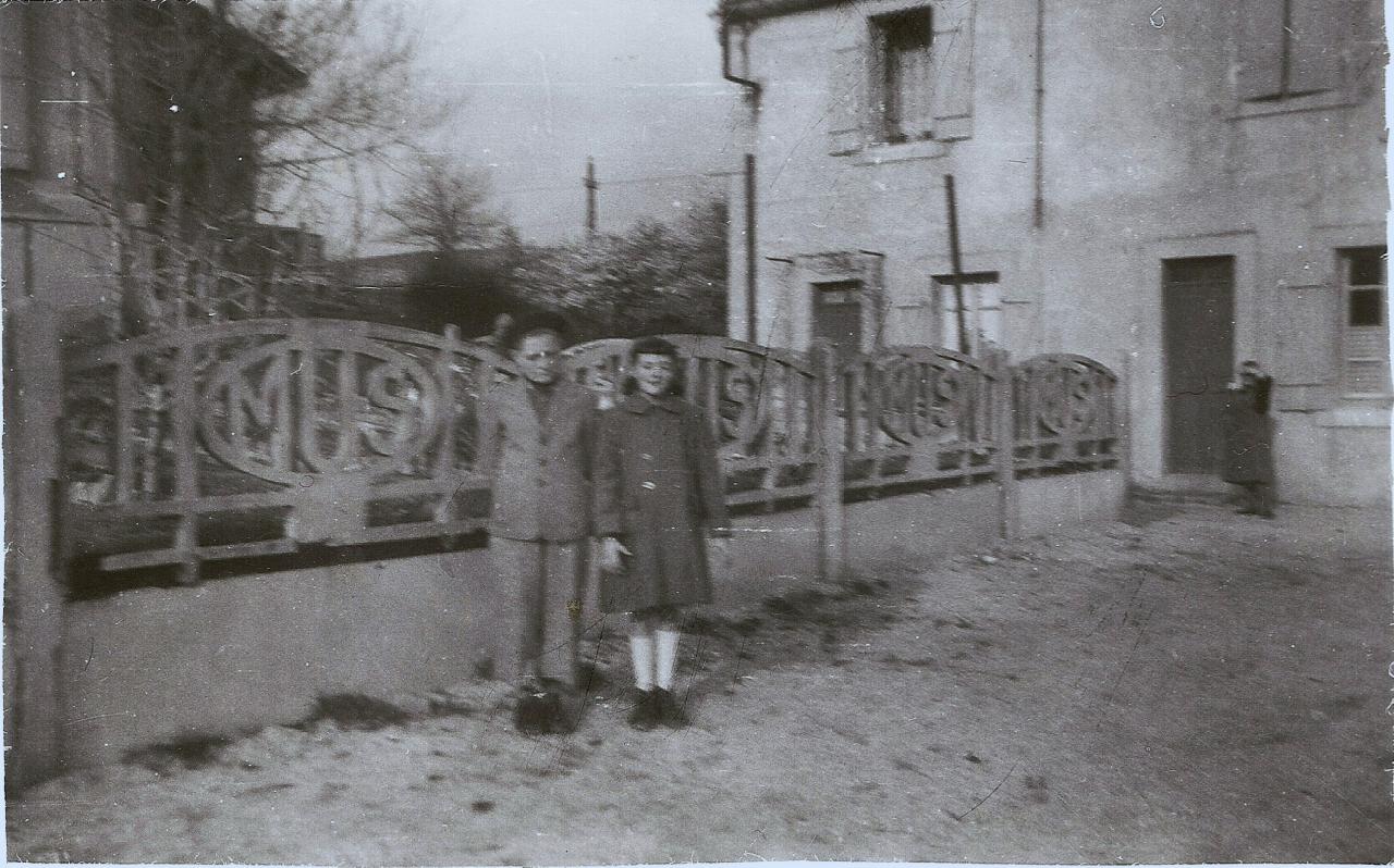 1953  (4)
